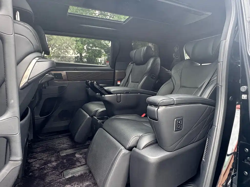 Toyota Alphard 2023