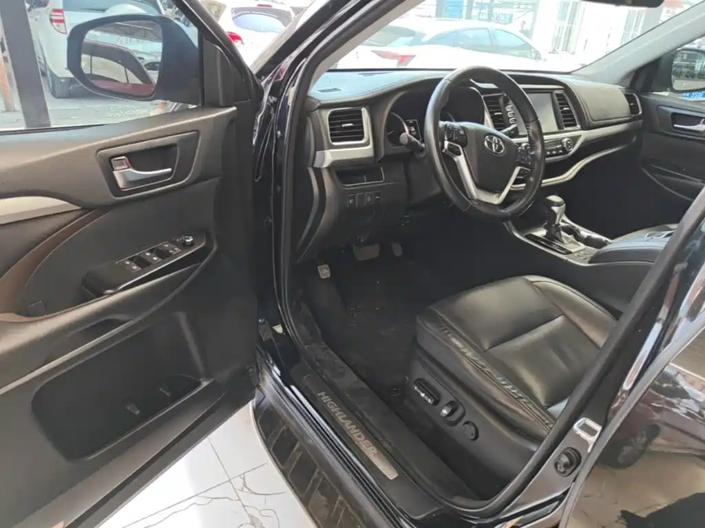 Toyota Highlander 2018 — фото 16