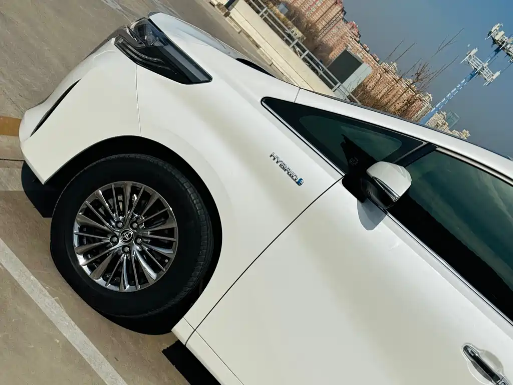 Toyota Alphard 2023 — фото 8