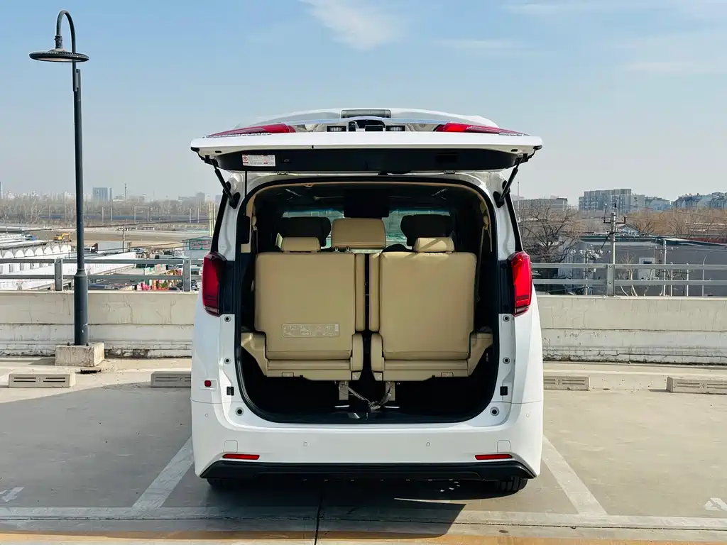 Toyota Alphard 2023 — фото 40