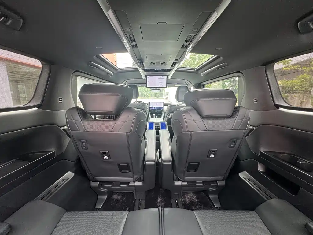 Toyota Alphard 2023 — фото 10