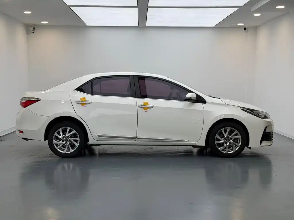 Toyota Corolla 2017 — фото 12