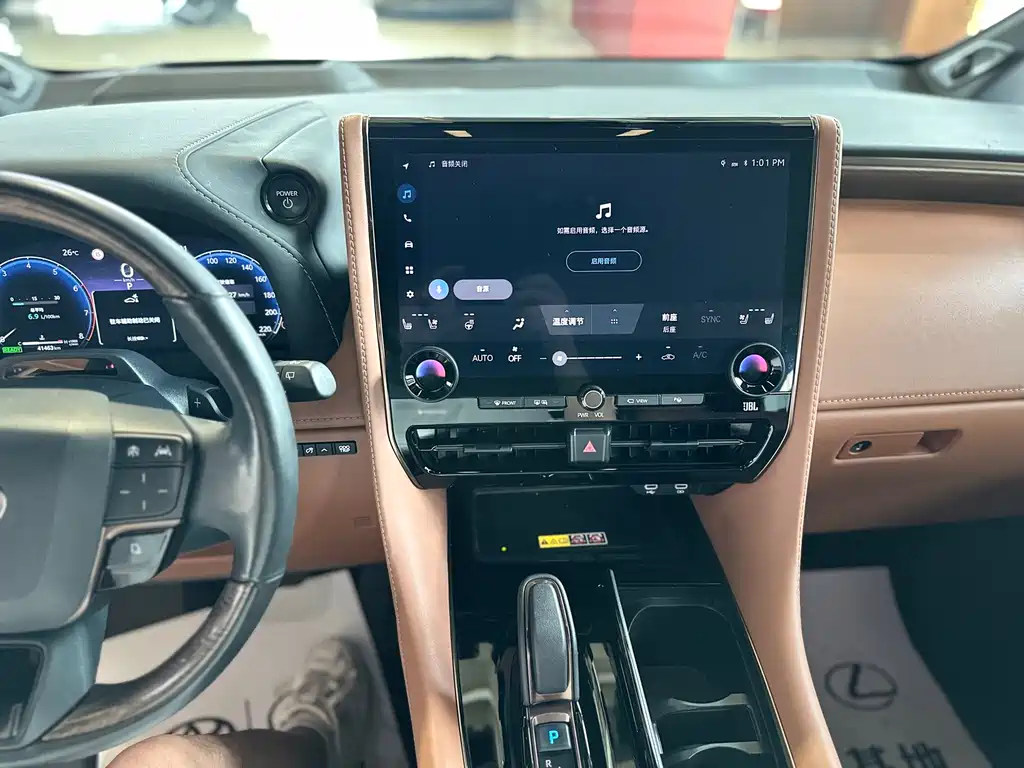 Toyota Alphard 2023 — фото 12