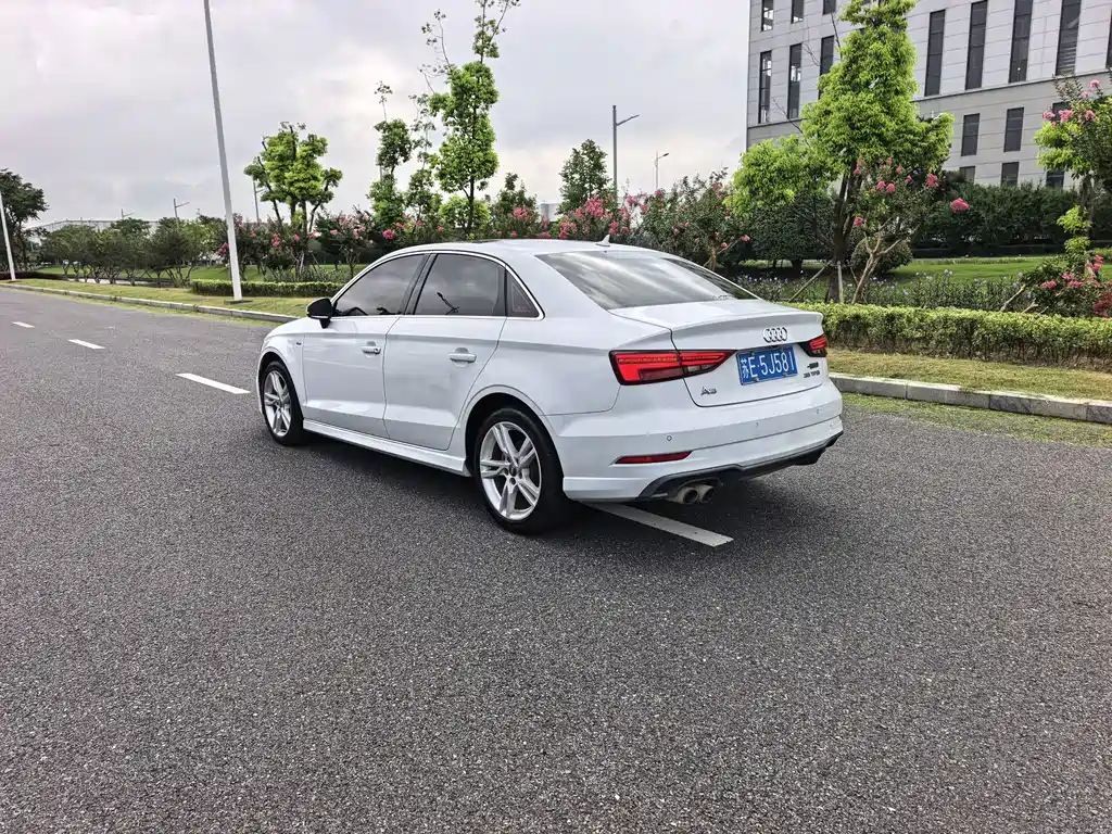 Audi A3 2018 — фото 13