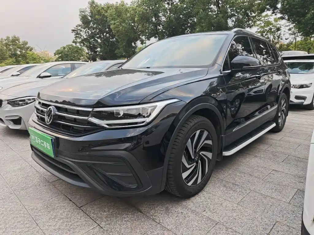 Volkswagen Tiguan L 2025 — фото 1