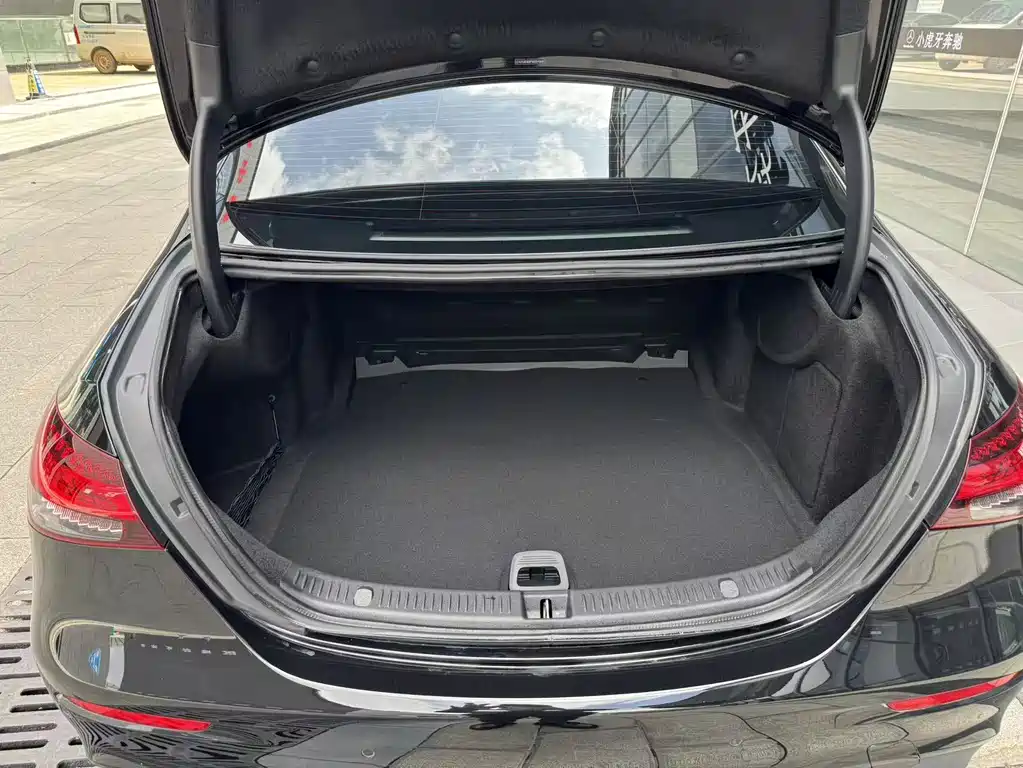 Mercedes-Benz E-Class 2023 — фото 36