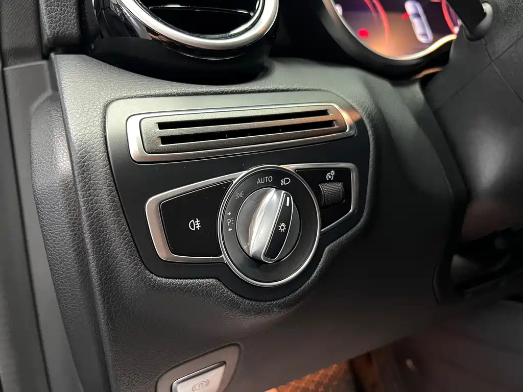 Mercedes-Benz C-Class 2019 — фото 17