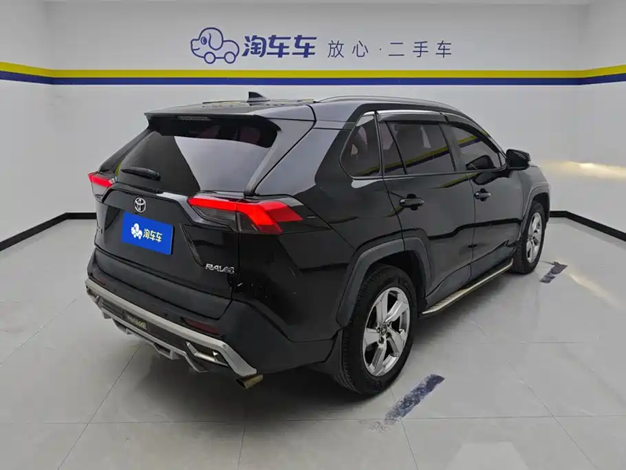 Toyota RAV4 2020 — фото 3