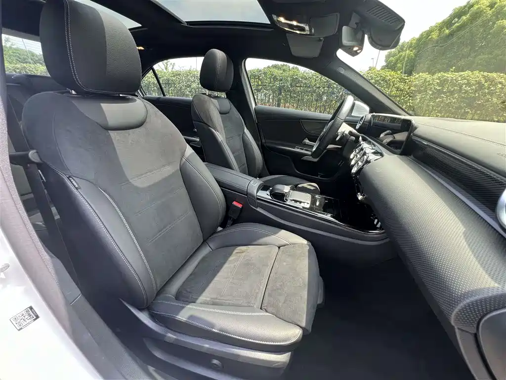 Mercedes-Benz A-Class 2019 — фото 12
