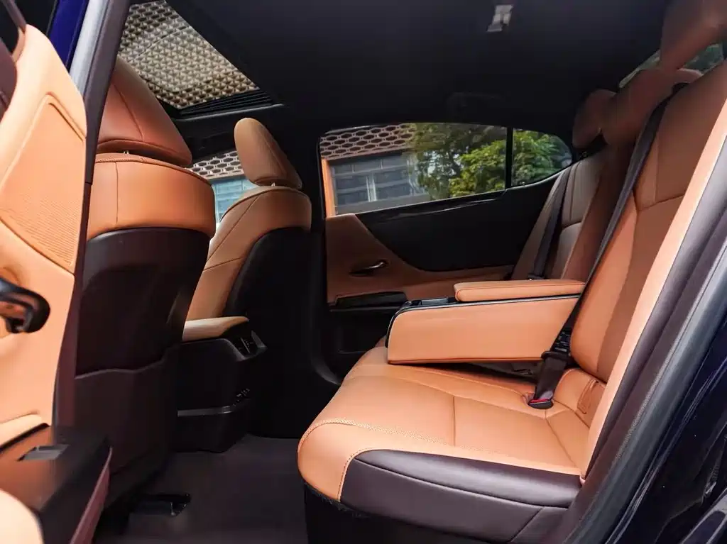 Lexus ES 2020 — фото 11