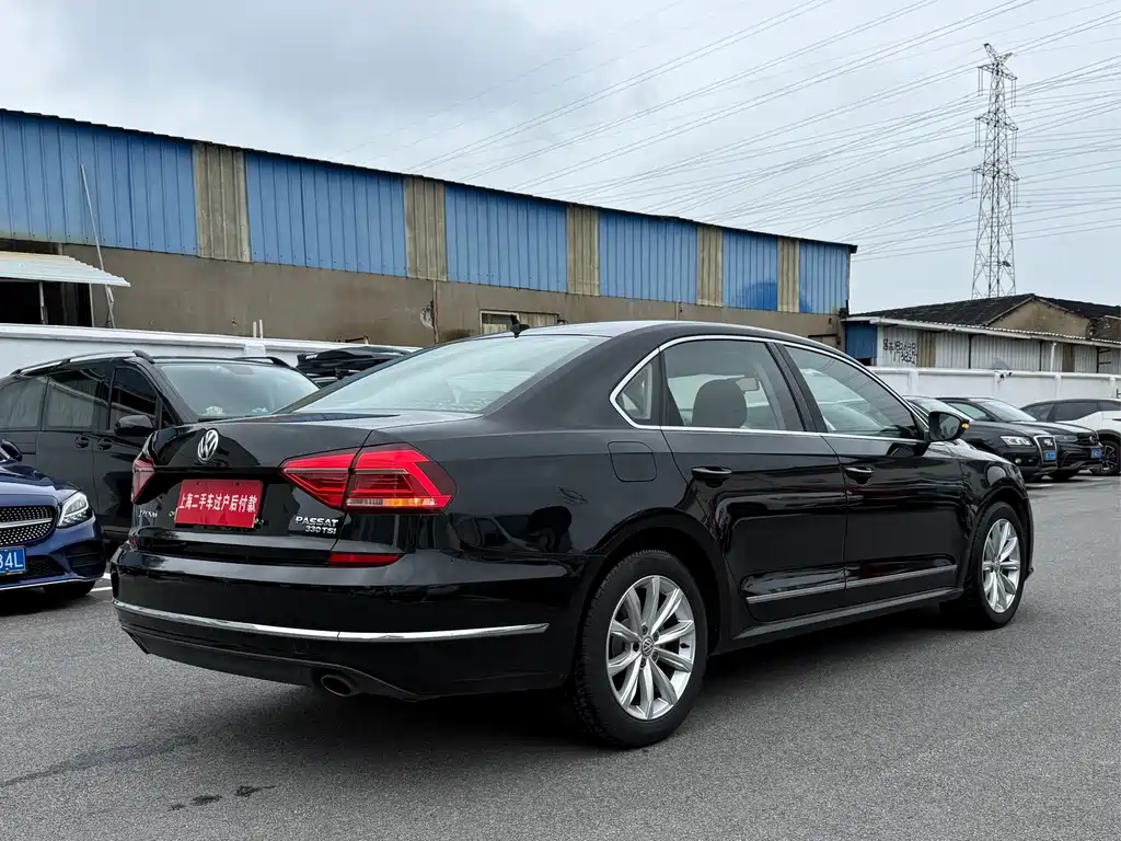 Volkswagen Passat 2018 — фото 15