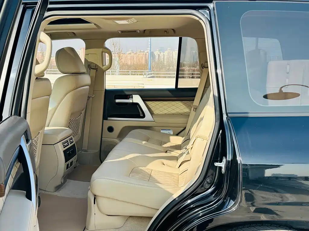 Toyota Land Cruiser 2020 — фото 12