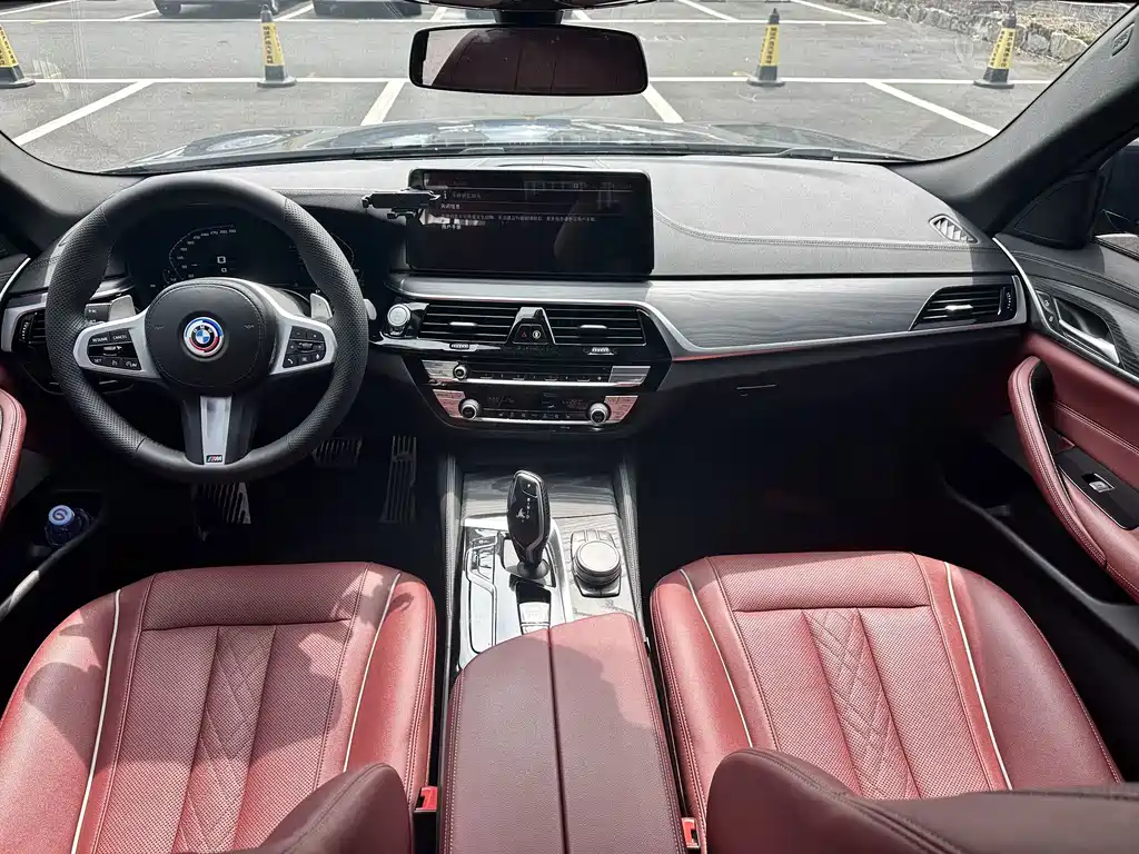BMW 5 Series 2021 — фото 13