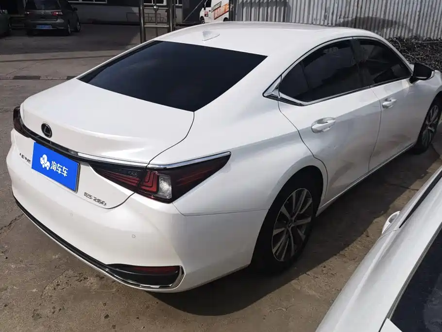 Lexus ES 2019 — фото 3