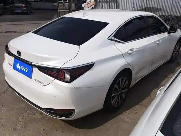 Lexus ES 2019