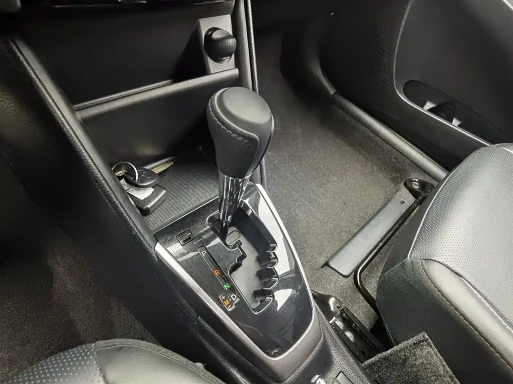 Toyota Yaris L 2022 — фото 13