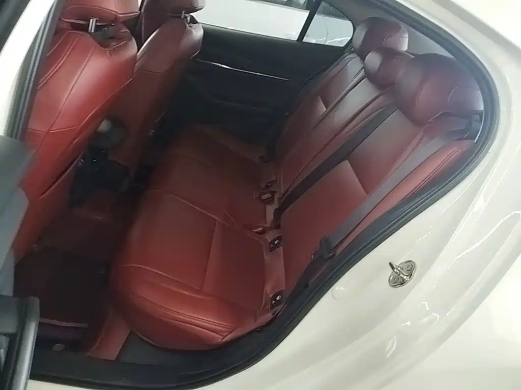 Mazda 3 Axela 2023 — фото 17