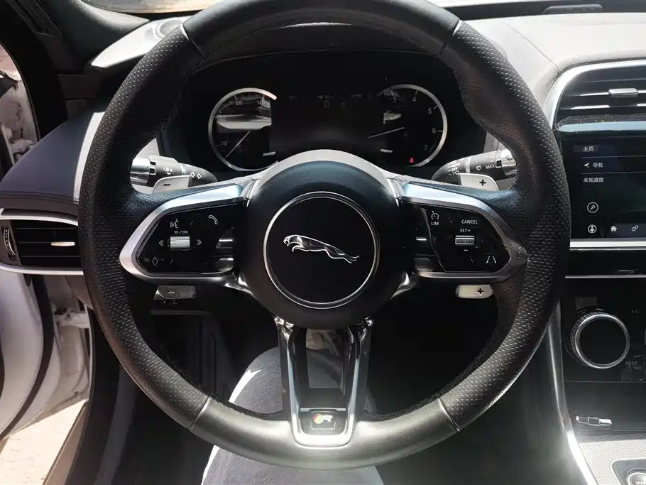 Jaguar XEL 2021 — фото 15