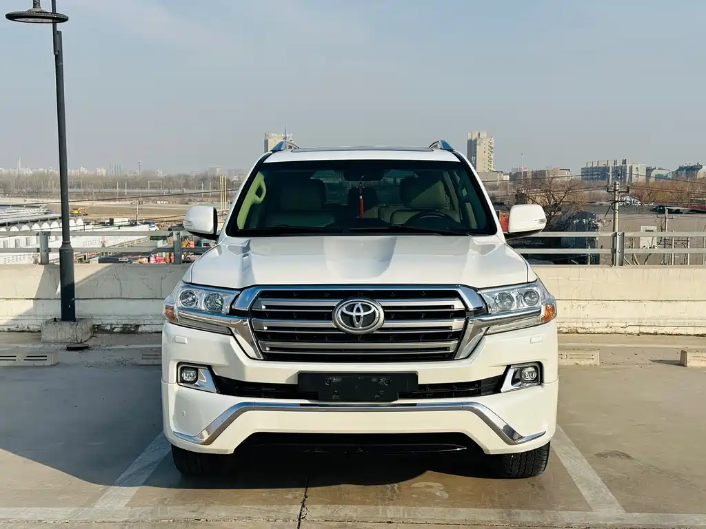 Toyota Land Cruiser 2018 — фото 2