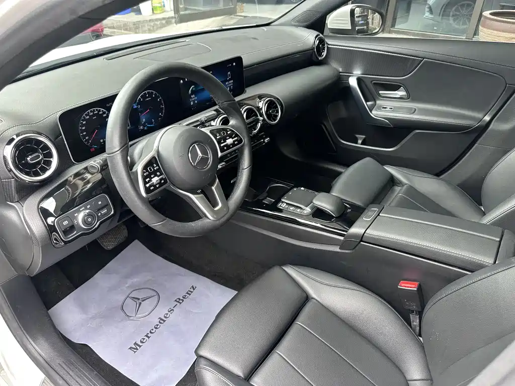 Mercedes-Benz A-Class 2020 — фото 13