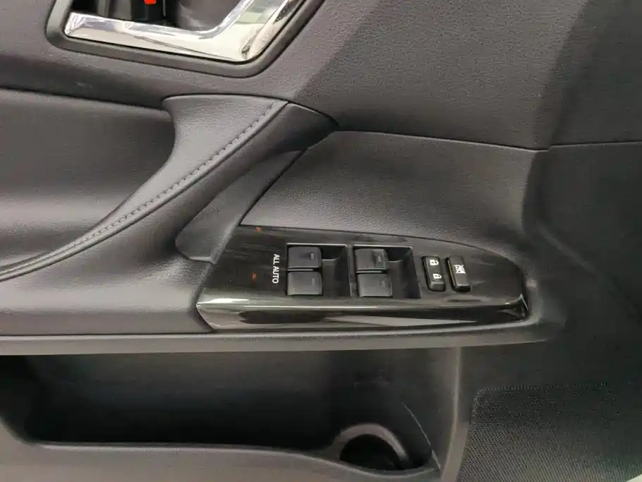 Toyota Reiz 2013