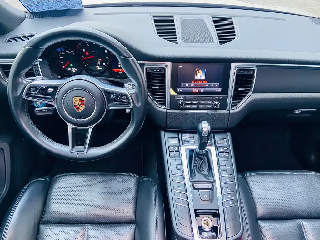 Porsche Macan 2018 — фото 20