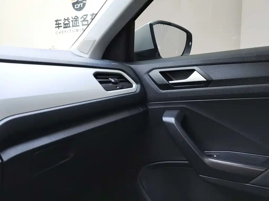 Volkswagen T-Roc 2019 — фото 24