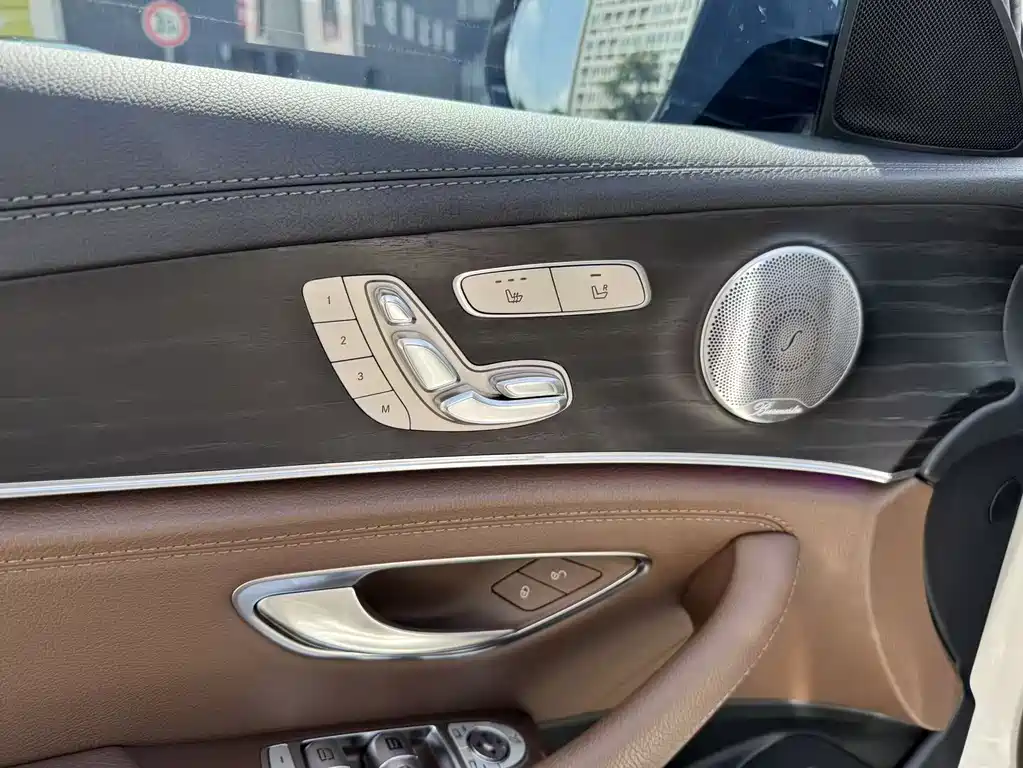 Mercedes-Benz E-Class 2019 — фото 18