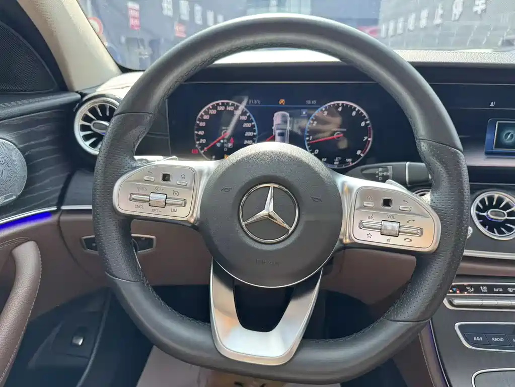 Mercedes-Benz E-Class 2019 — фото 11