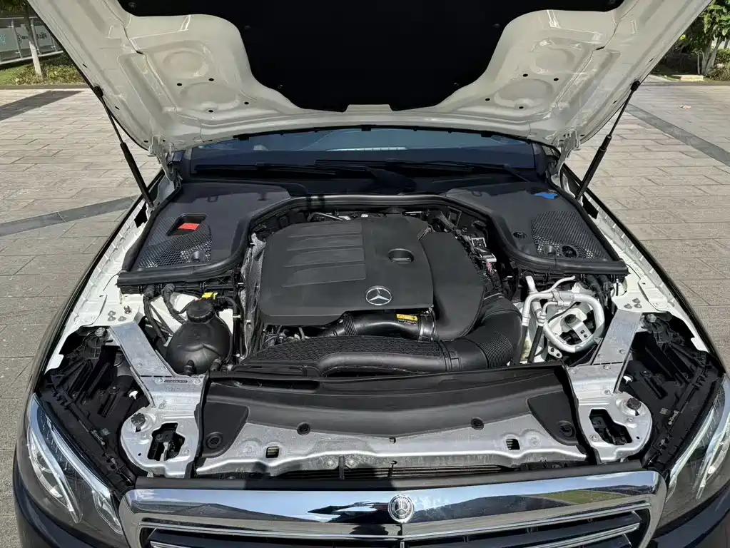 Mercedes-Benz E-Class 2019 — фото 29