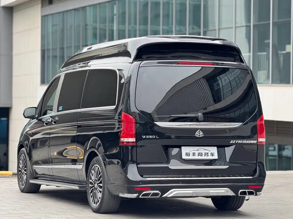 Mercedes-Benz V-Class 2022 — фото 14