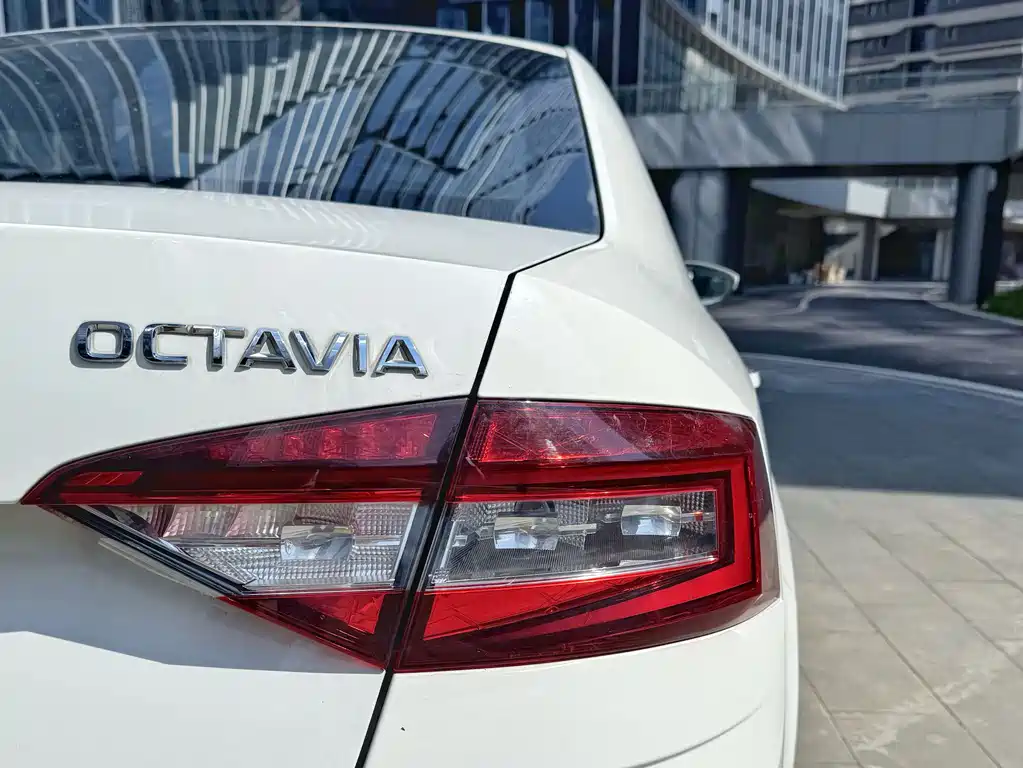Skoda Octavia 2018 — фото 19