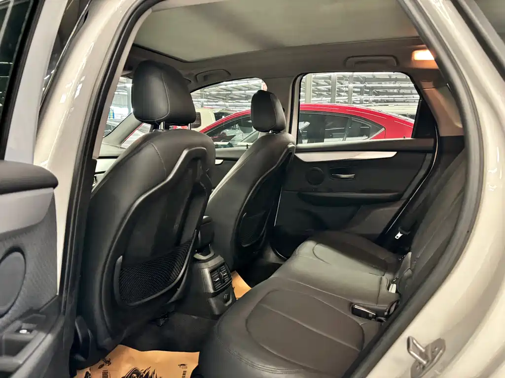 BMW 2 Series Station Wagon 2017 — фото 11