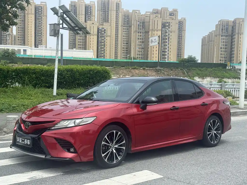 Toyota Camry 2018 — фото 1