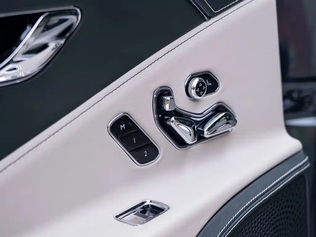 Bentley Flying Spur PHEV 2024 — фото 17
