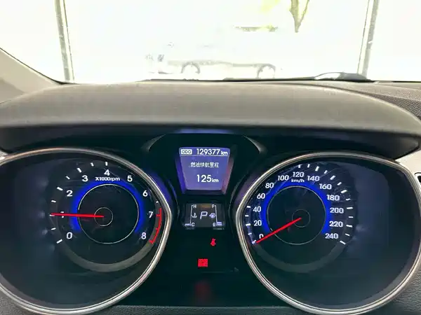 Hyundai Elantra Langdong 2013