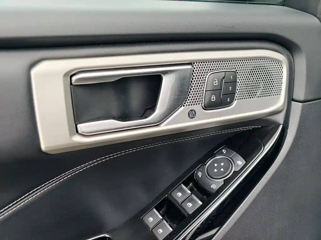 Ford Explorer 2022 — фото 11