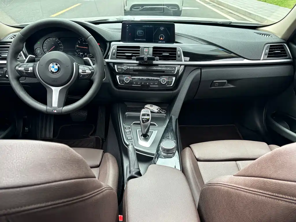 BMW 3 Series 2019 — фото 12