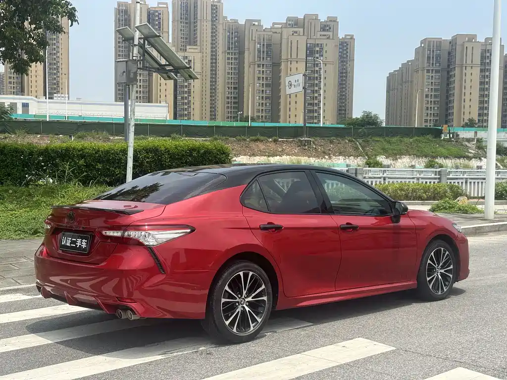 Toyota Camry 2018 — фото 5