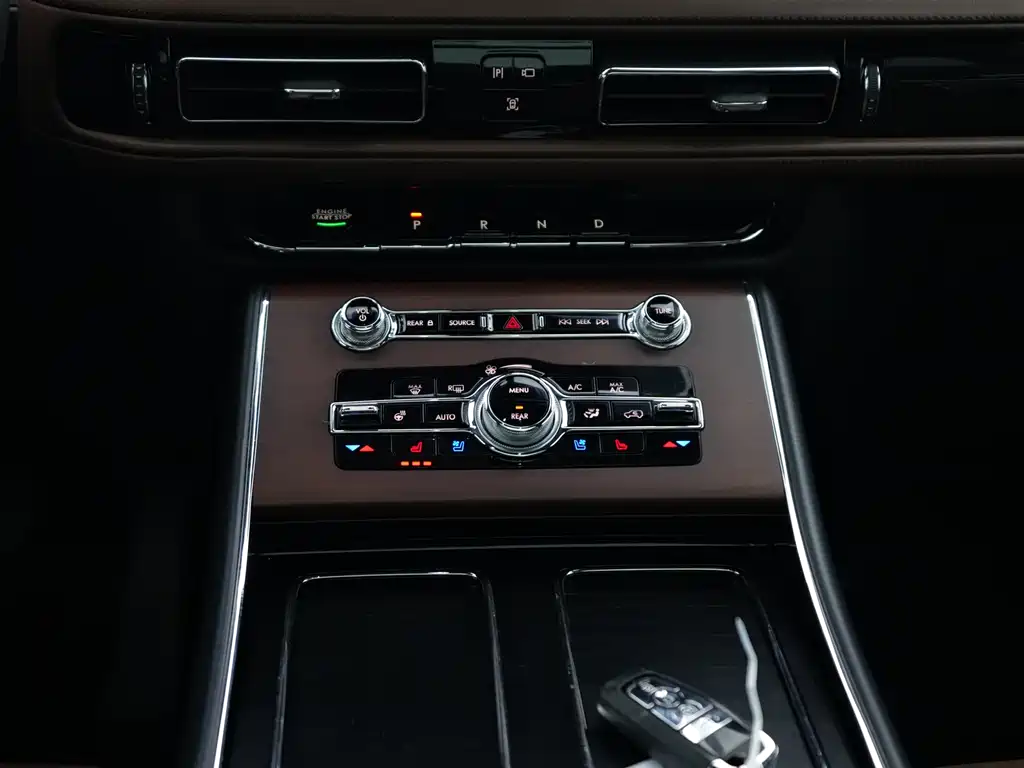 Lincoln Aviator 2021 — фото 17