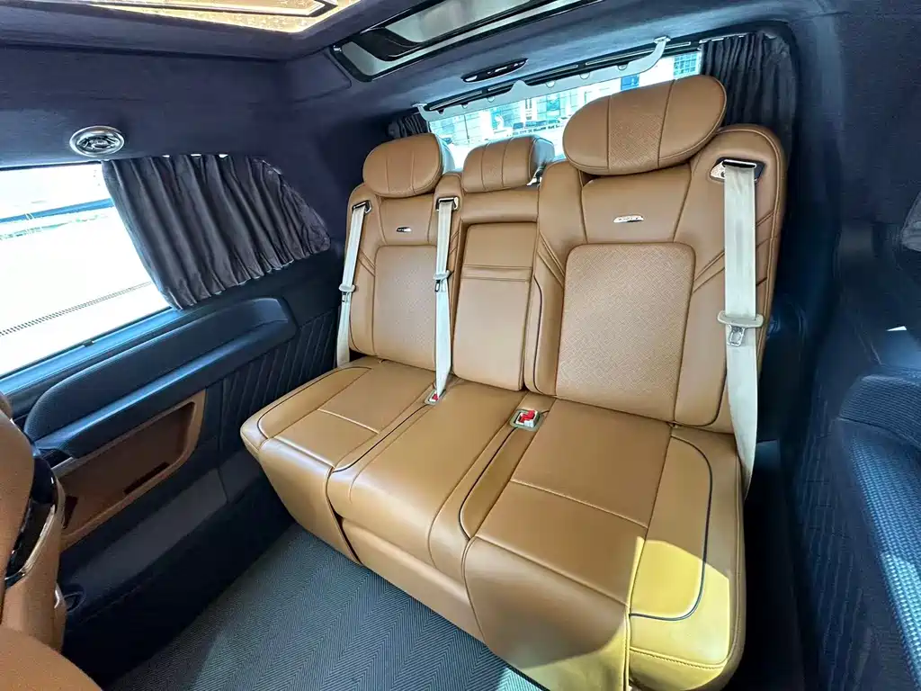 Mercedes-Benz V-Class 2022 — фото 16