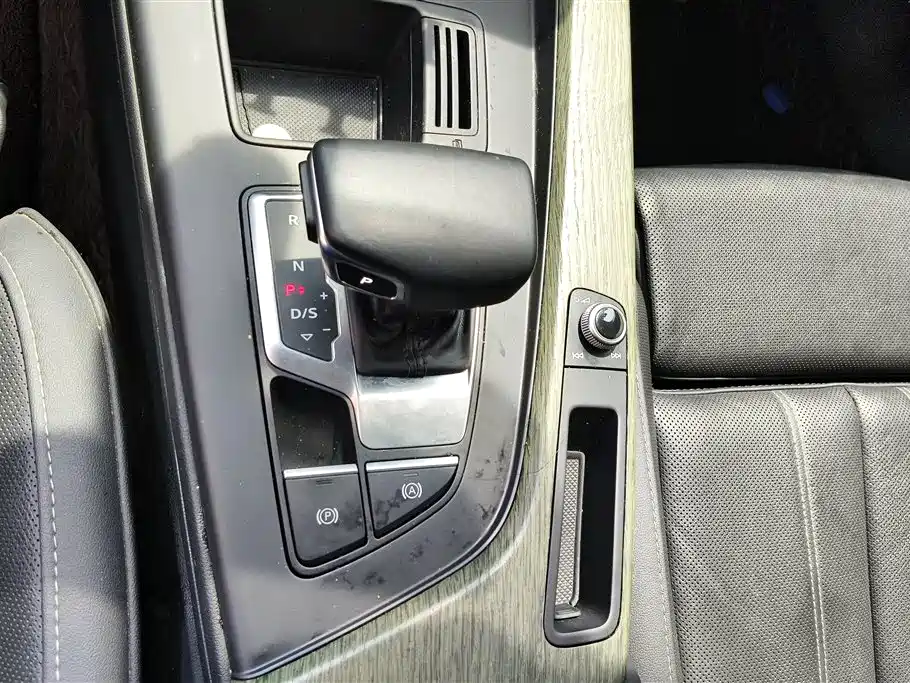 Audi A4L 2022 — фото 16