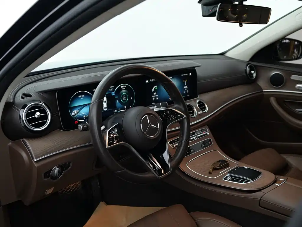 Mercedes-Benz E-Class 2022 — фото 12