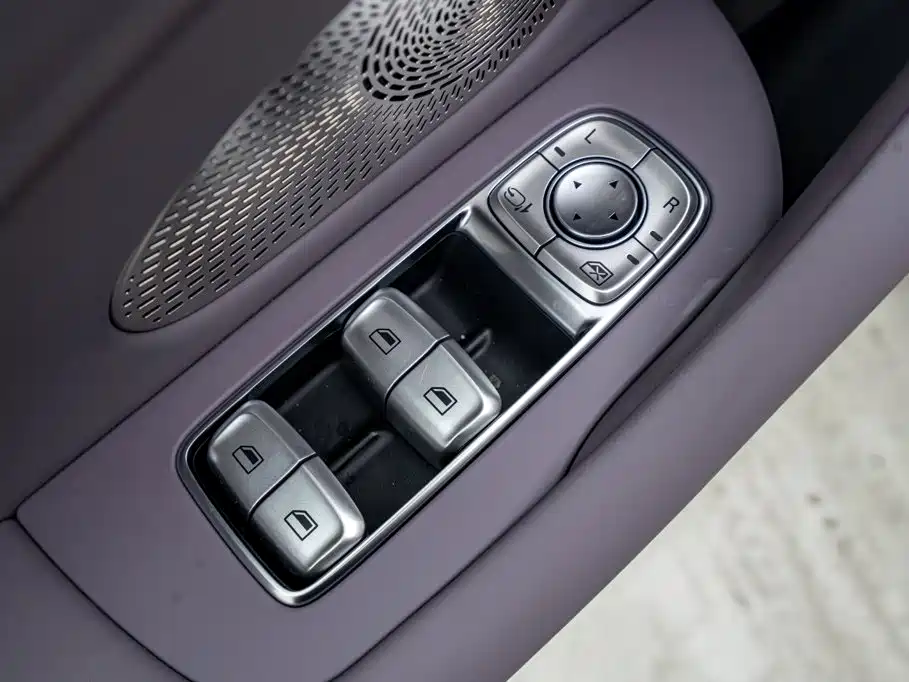 Roewe M7 DMH 2025 — фото 12