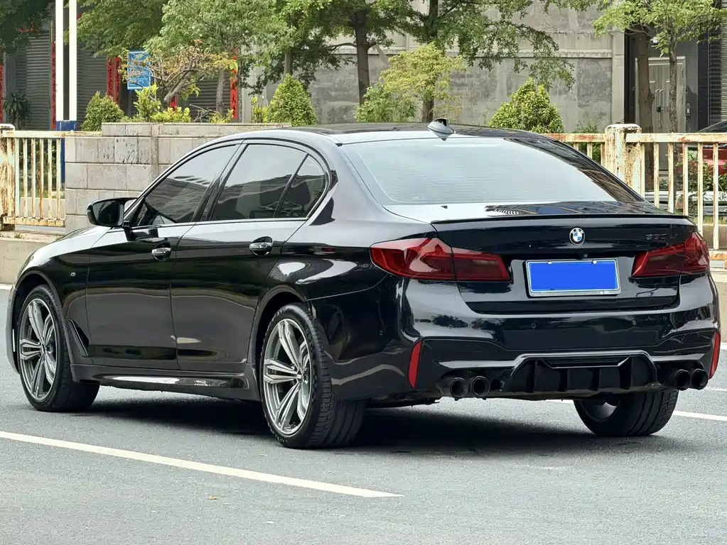 BMW 5 Series 2018 — фото 9