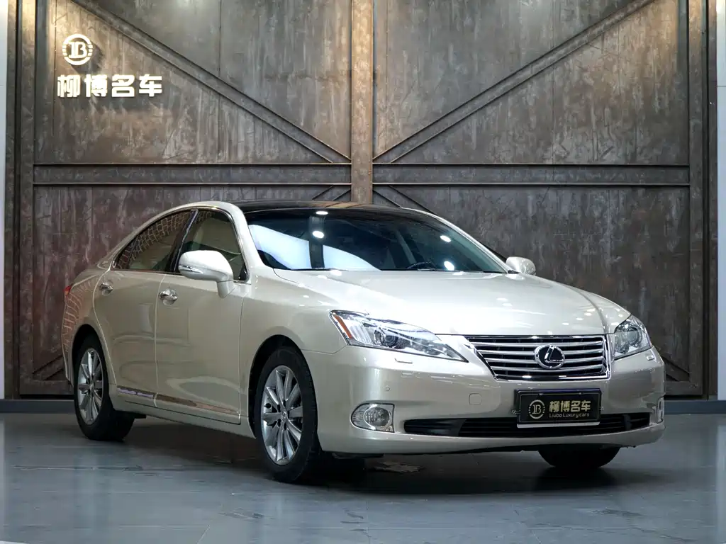 Lexus ES 2012 — фото 16