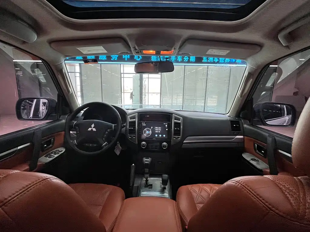 Mitsubishi Pajero 2018 — фото 12