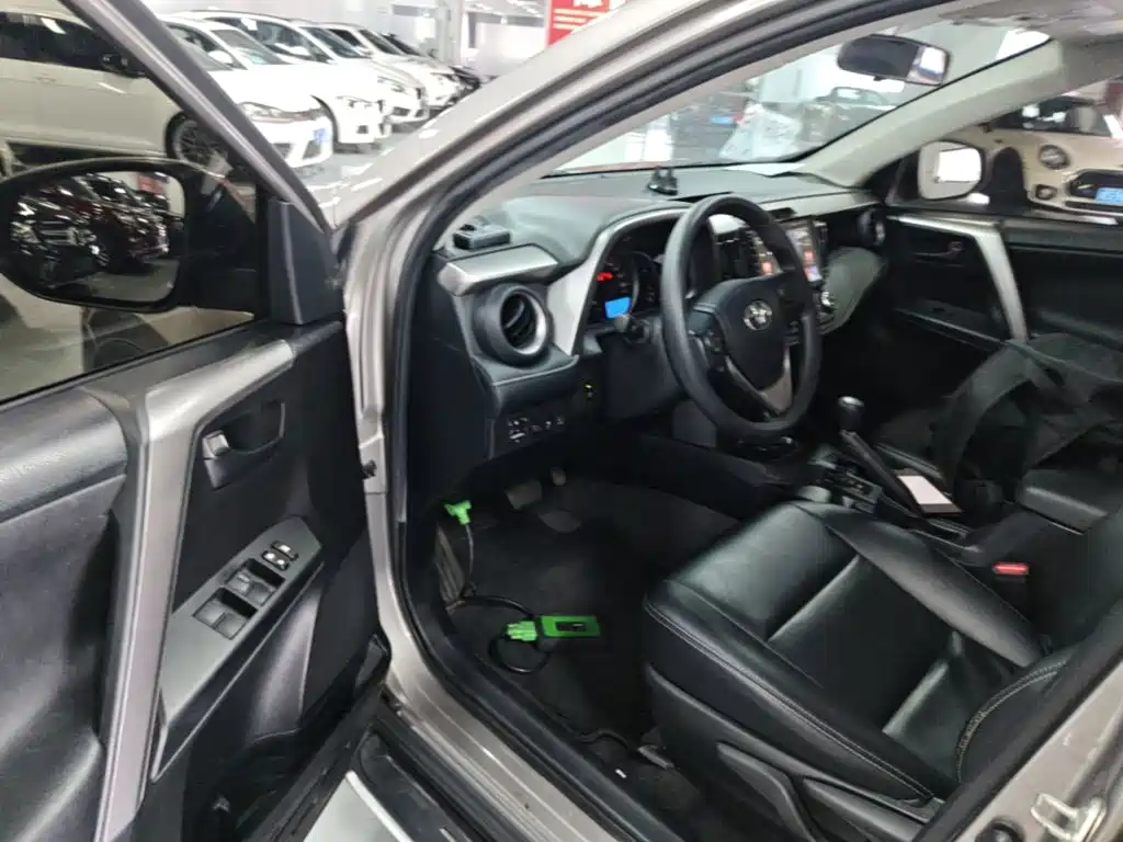 Toyota RAV4 2016 — фото 16