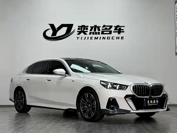 BMW 5 Series 2025