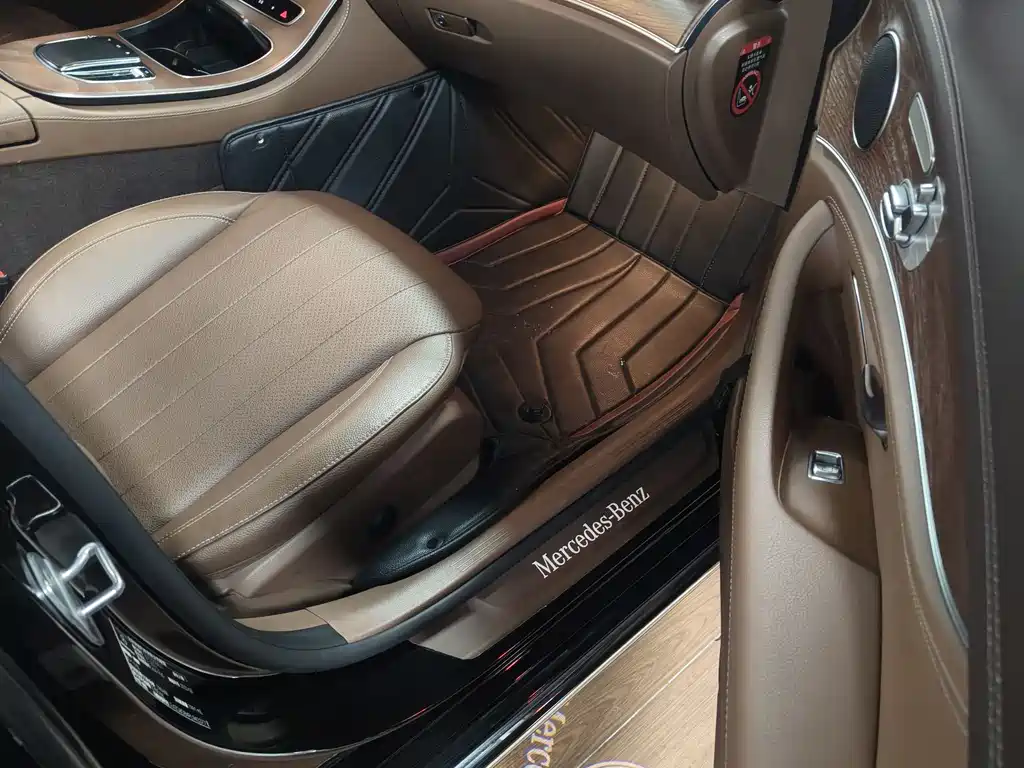 Mercedes-Benz E-Class 2023 — фото 11